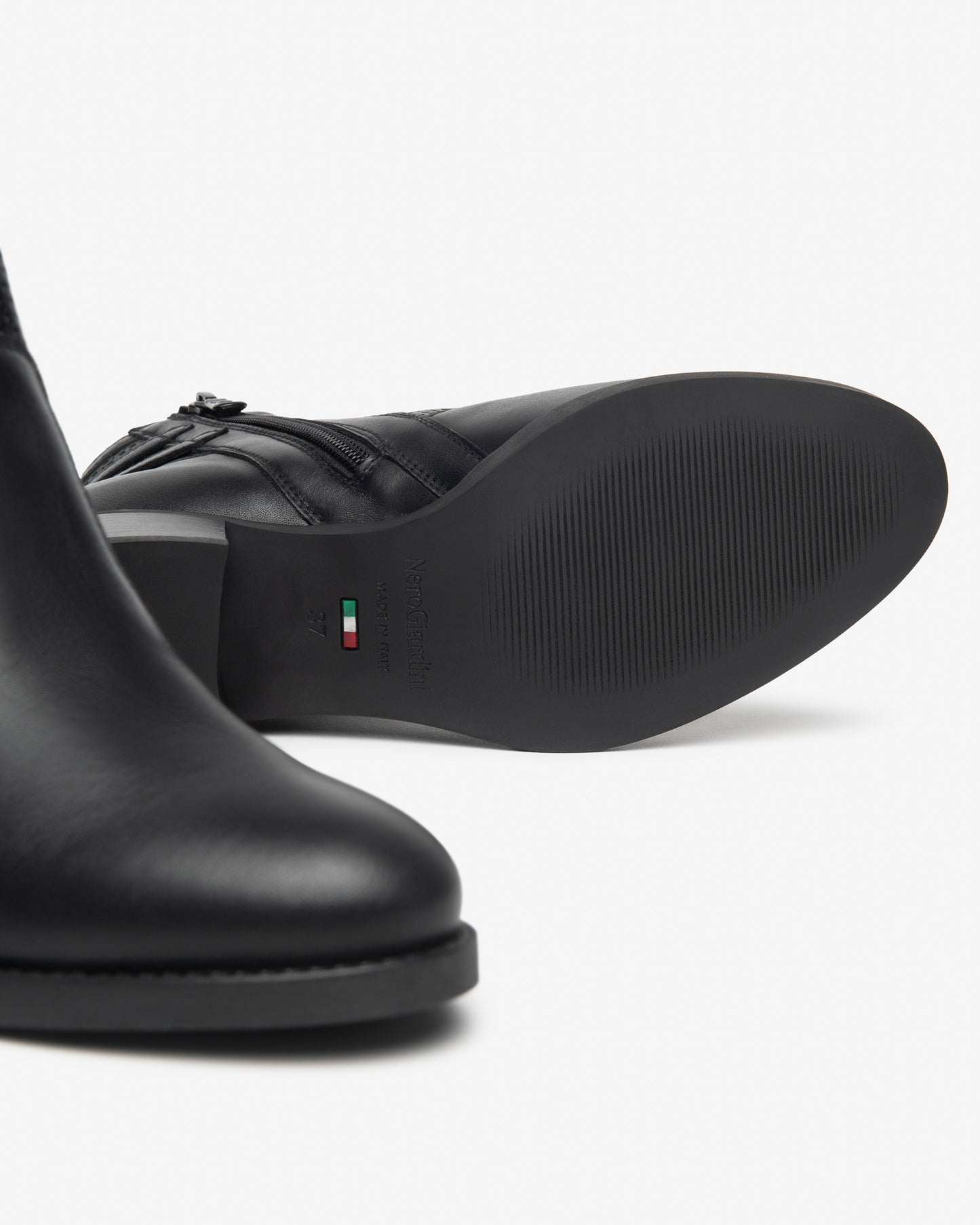 Stivaletto Nero in pelle traforata NeroGiardini