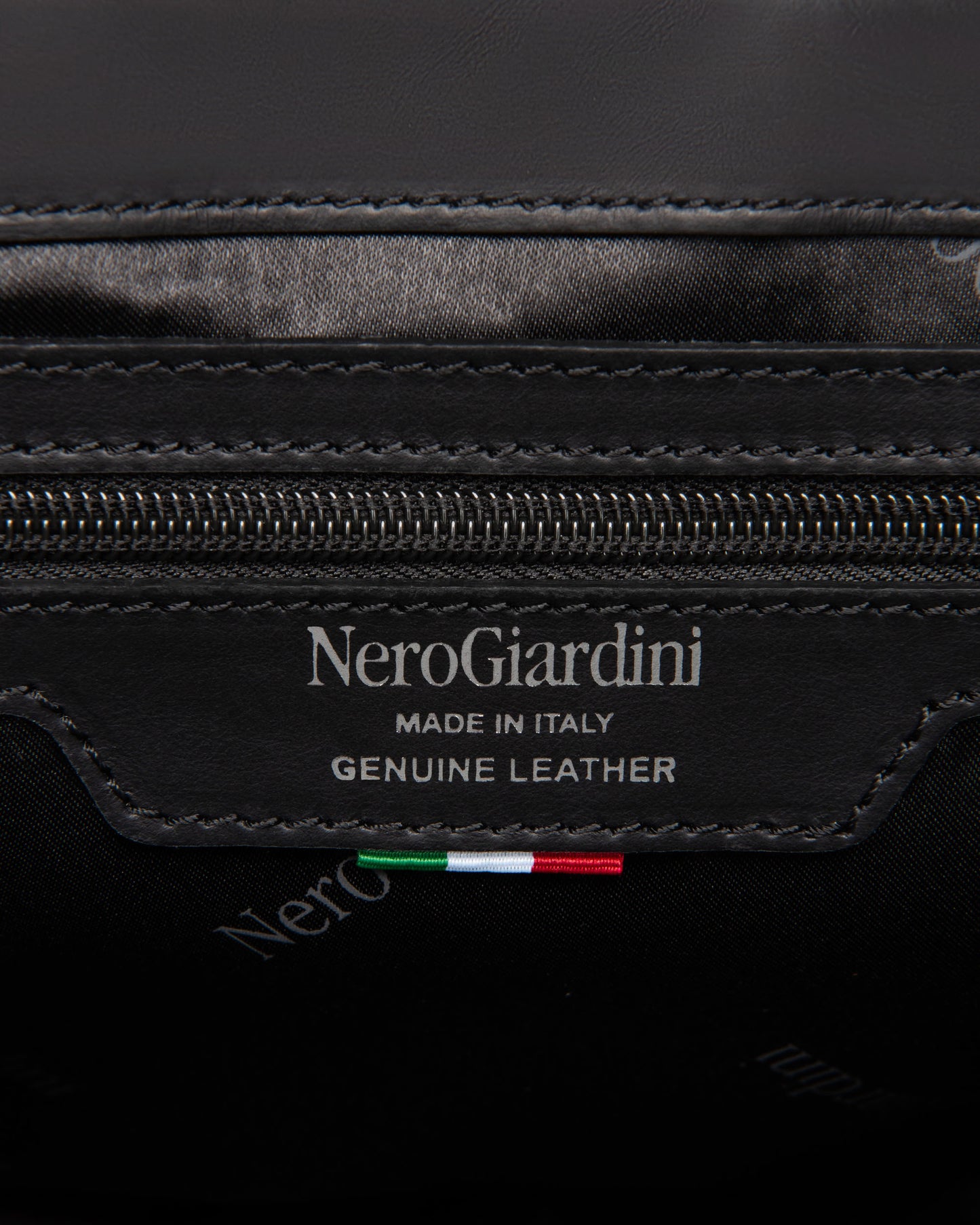 Borsa a Tracolla Nera in Pelle NeroGiardini