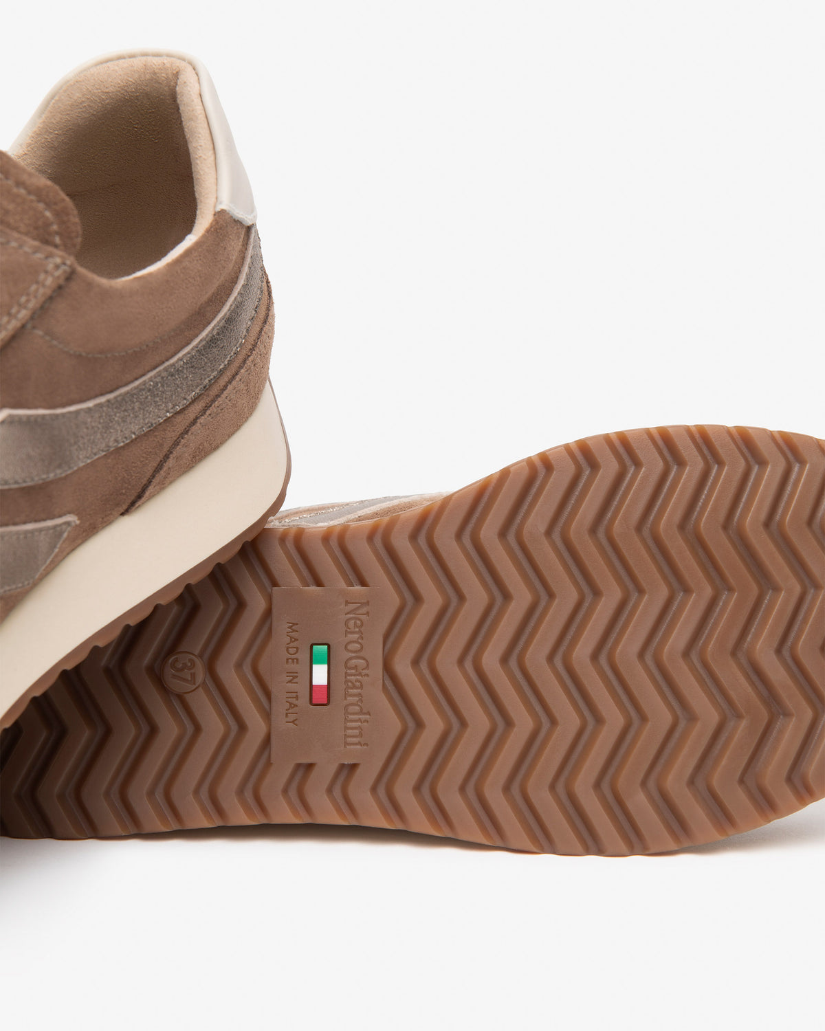 Sneaker marrone in pelle scamosciata NEROGIARDINI