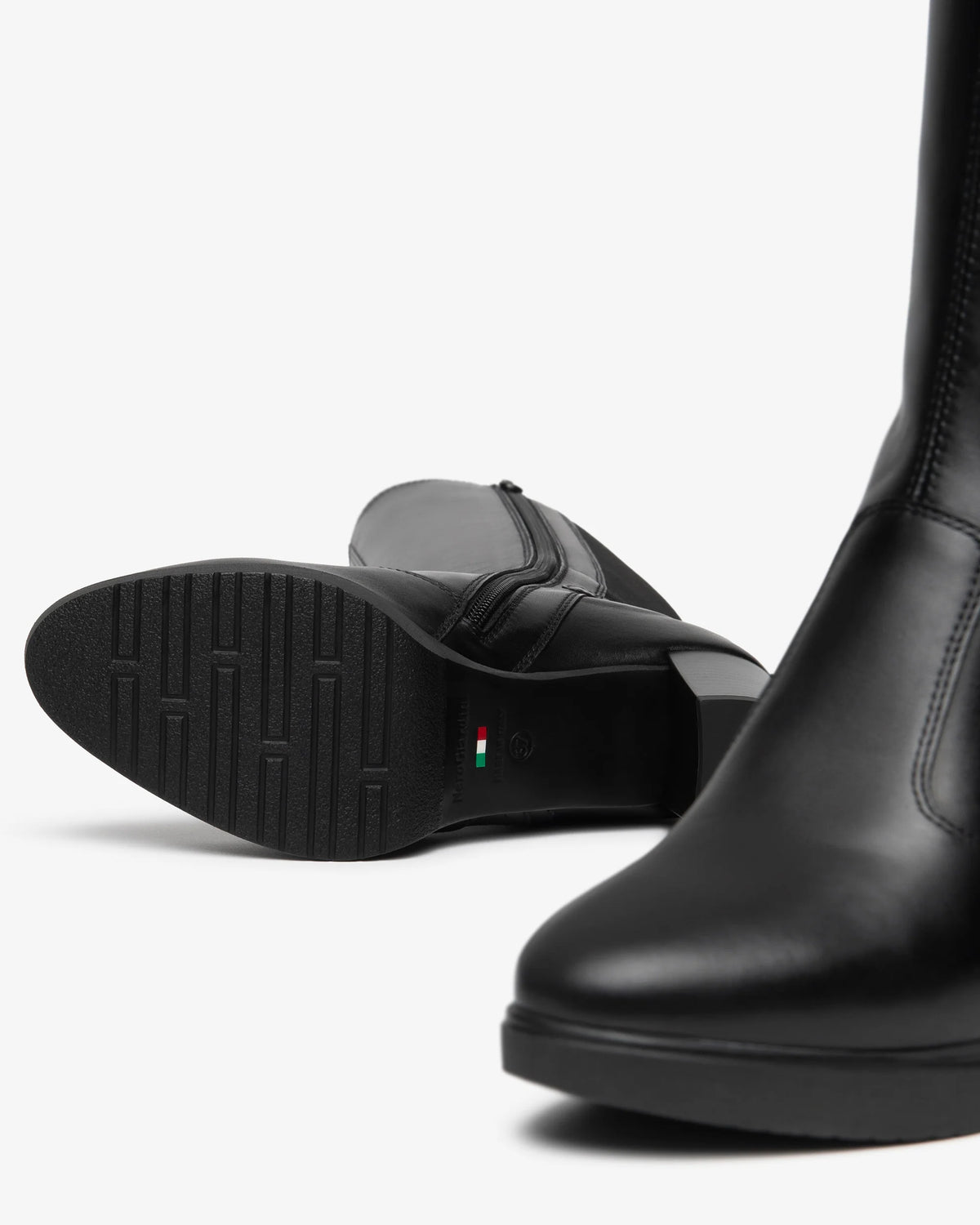 Stivale Nero in pelle con inserti elasticizzati NeroGiardini