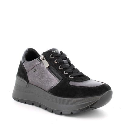 Sneaker nero in pelle con zeppa IGI&CO