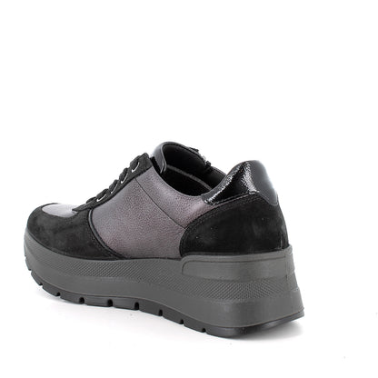 Sneaker nero in pelle con zeppa IGI&CO