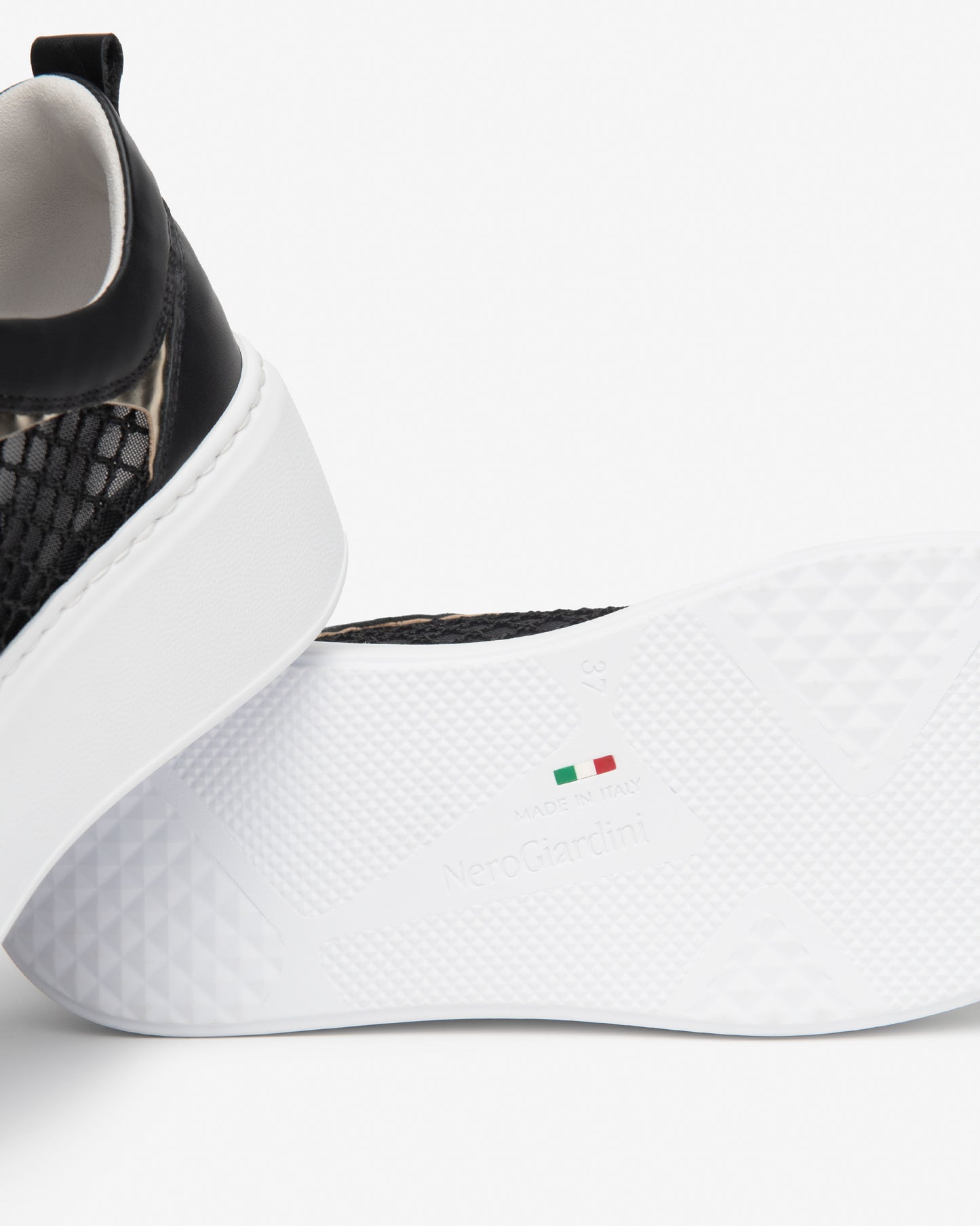 Sneaker in pelle e rete NeroGiardini
