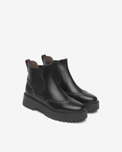 Stivaletto in pelle con borchie NeroGiardini