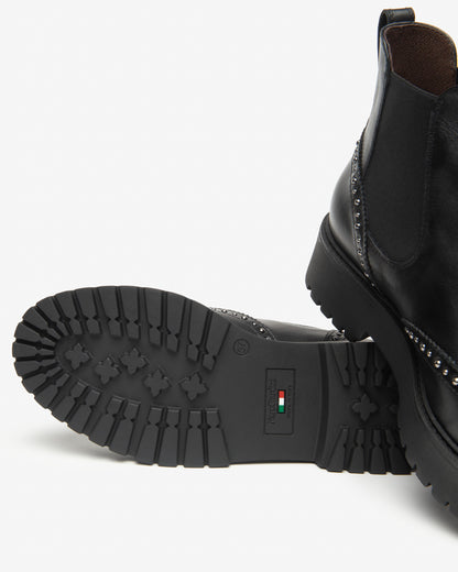 Stivaletto in pelle con borchie NeroGiardini