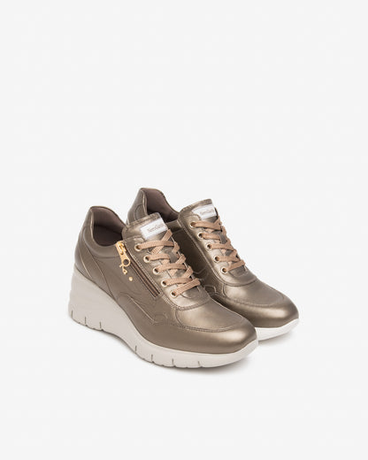 Sneaker con zeppa in pelle laminata NeroGiardini