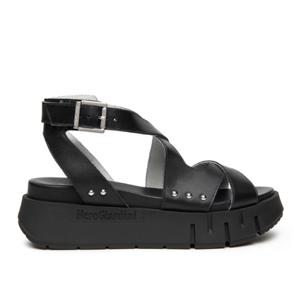 Sandalo in pelle con platform NeroGiardini
