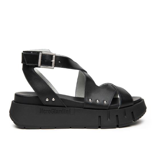 Sandalo in pelle con platform NeroGiardini