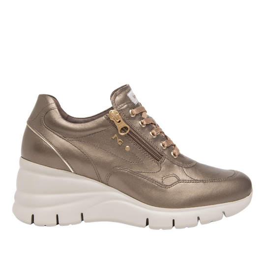 Sneaker con zeppa in pelle laminata NeroGiardini